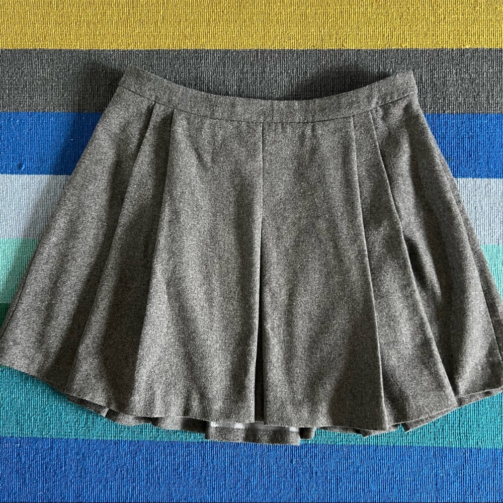 Vineyard Vines Gray Wool Skirt • Size 6 • Like New